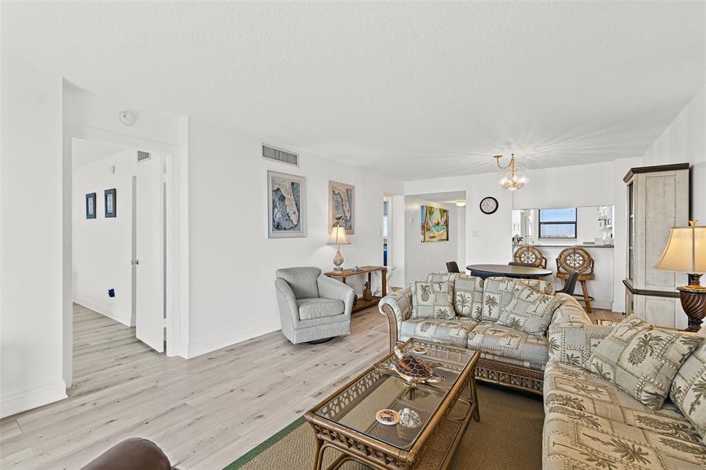 На продажу: $595,000 (2 спален, 2 ванн, 1145 Квадратных фут)