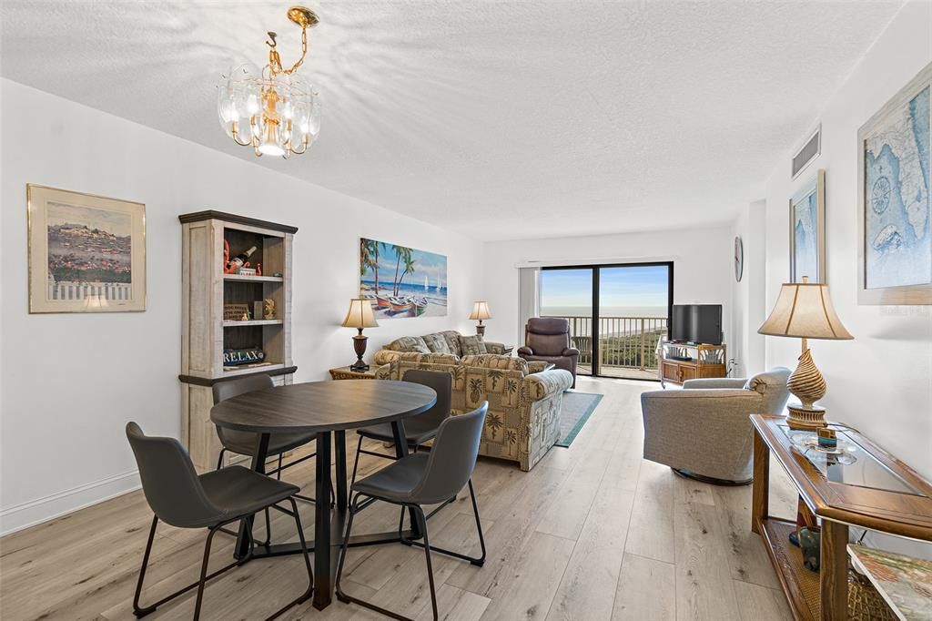 На продажу: $595,000 (2 спален, 2 ванн, 1145 Квадратных фут)