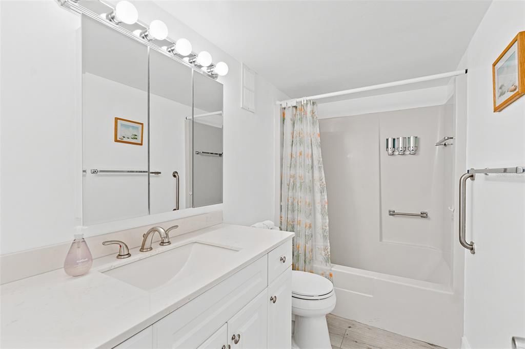 На продажу: $595,000 (2 спален, 2 ванн, 1145 Квадратных фут)