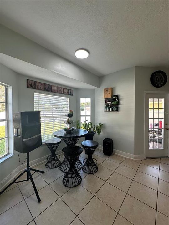 Active With Contract: $470,000 (4 beds, 3 baths, 2586 Square Feet)