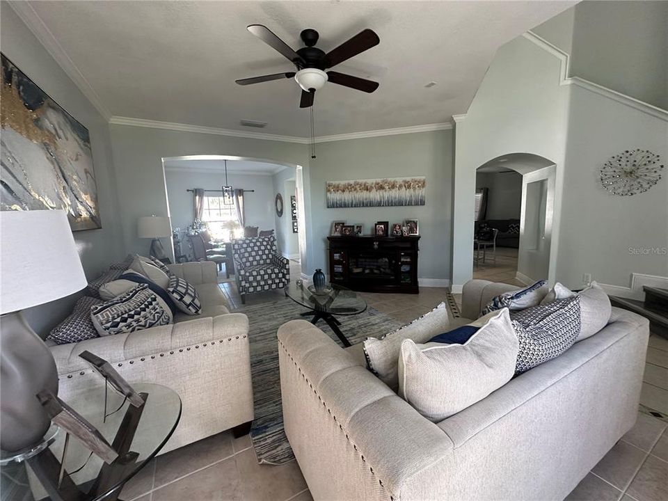 Active With Contract: $470,000 (4 beds, 3 baths, 2586 Square Feet)