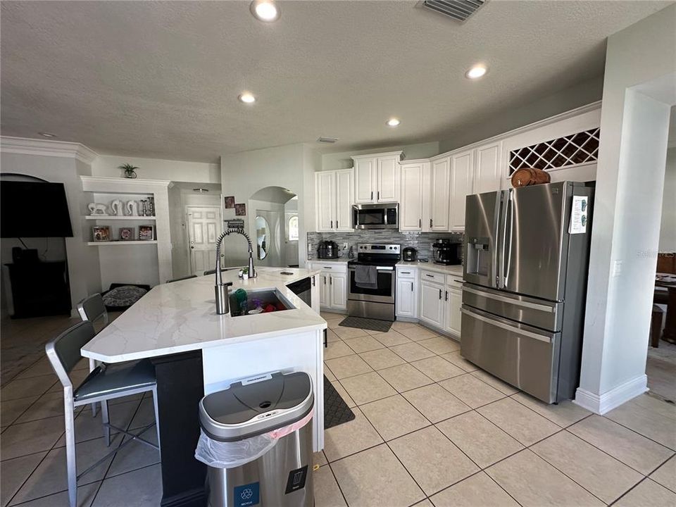 Active With Contract: $470,000 (4 beds, 3 baths, 2586 Square Feet)