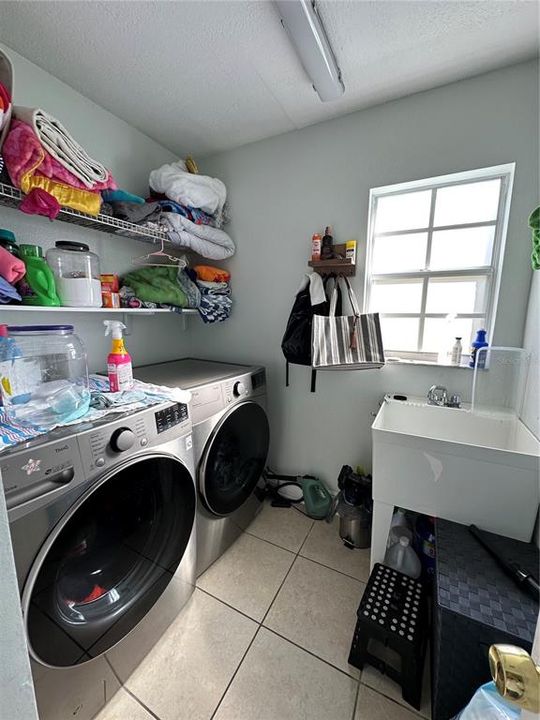 Active With Contract: $470,000 (4 beds, 3 baths, 2586 Square Feet)