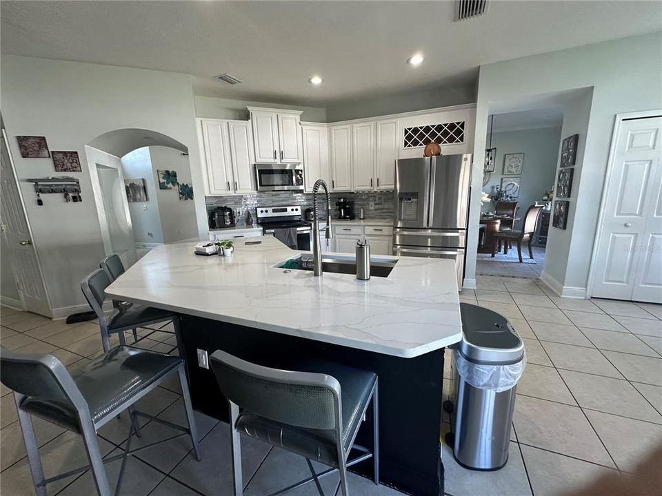 Active With Contract: $470,000 (4 beds, 3 baths, 2586 Square Feet)