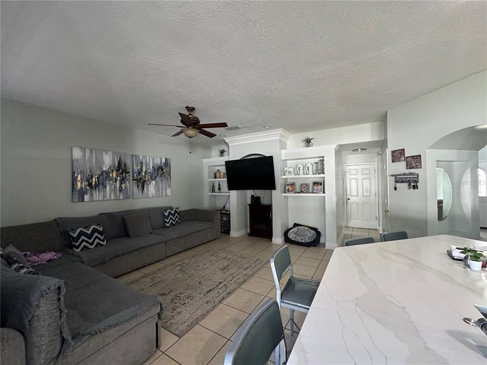 Active With Contract: $470,000 (4 beds, 3 baths, 2586 Square Feet)