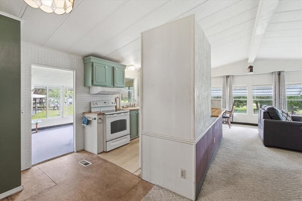 For Sale: $170,000 (2 beds, 2 baths, 1416 Square Feet)