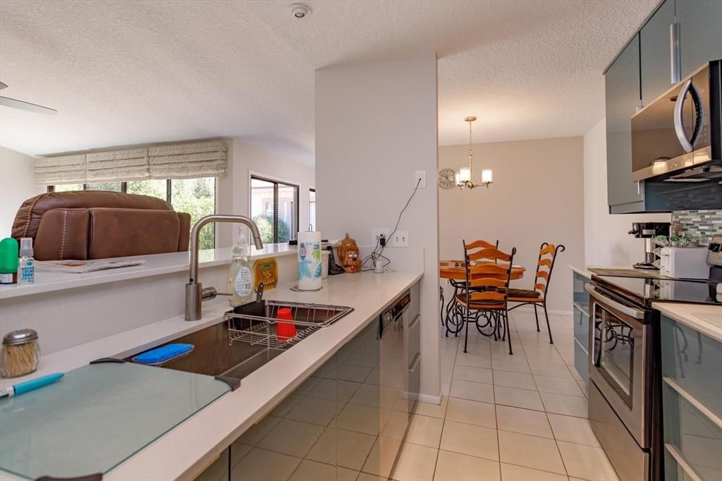 На продажу: $350,000 (3 спален, 2 ванн, 1300 Квадратных фут)