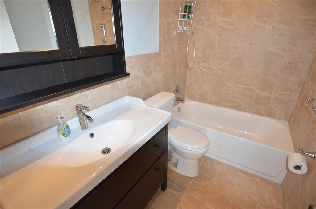 На продажу: $350,000 (3 спален, 2 ванн, 1300 Квадратных фут)