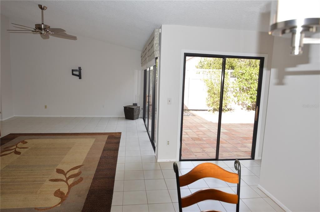 На продажу: $350,000 (3 спален, 2 ванн, 1300 Квадратных фут)