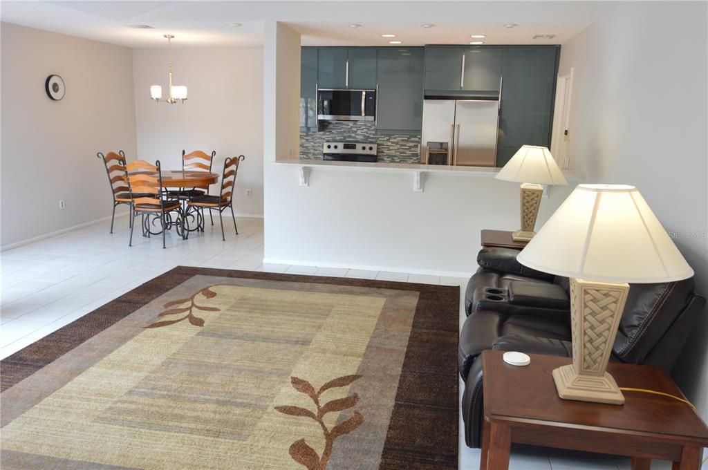 На продажу: $350,000 (3 спален, 2 ванн, 1300 Квадратных фут)