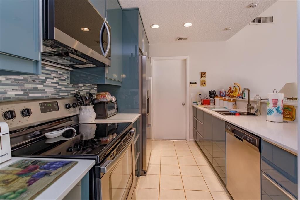 На продажу: $350,000 (3 спален, 2 ванн, 1300 Квадратных фут)