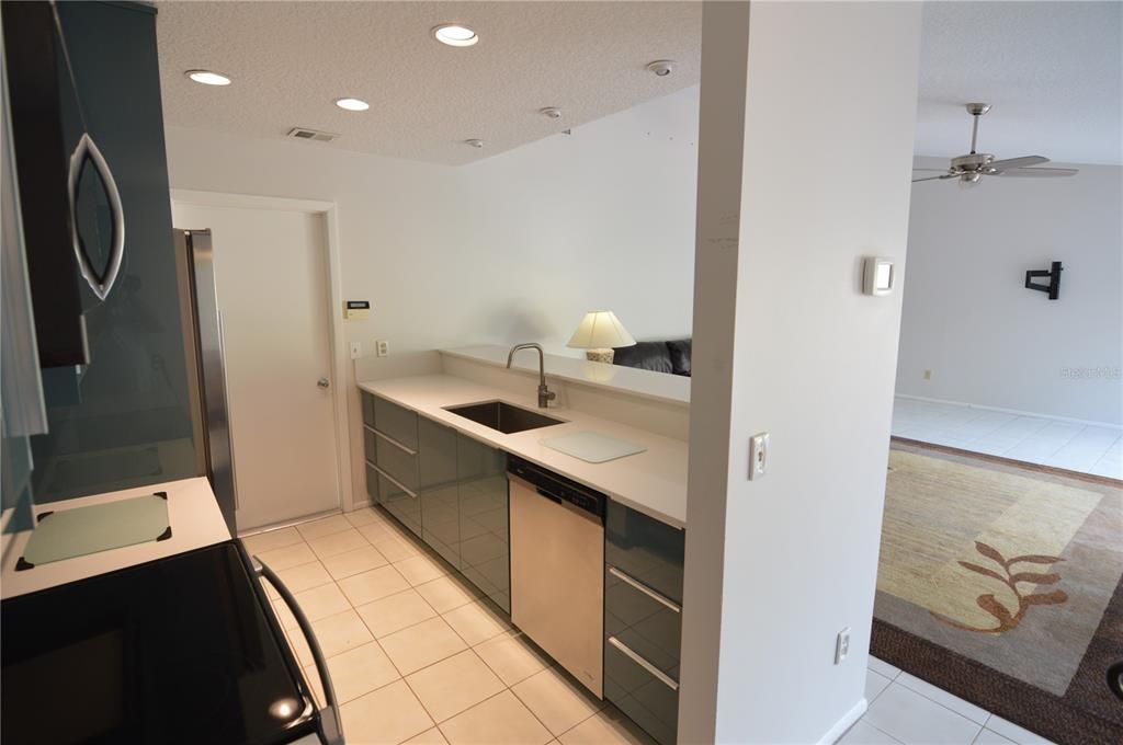 На продажу: $350,000 (3 спален, 2 ванн, 1300 Квадратных фут)