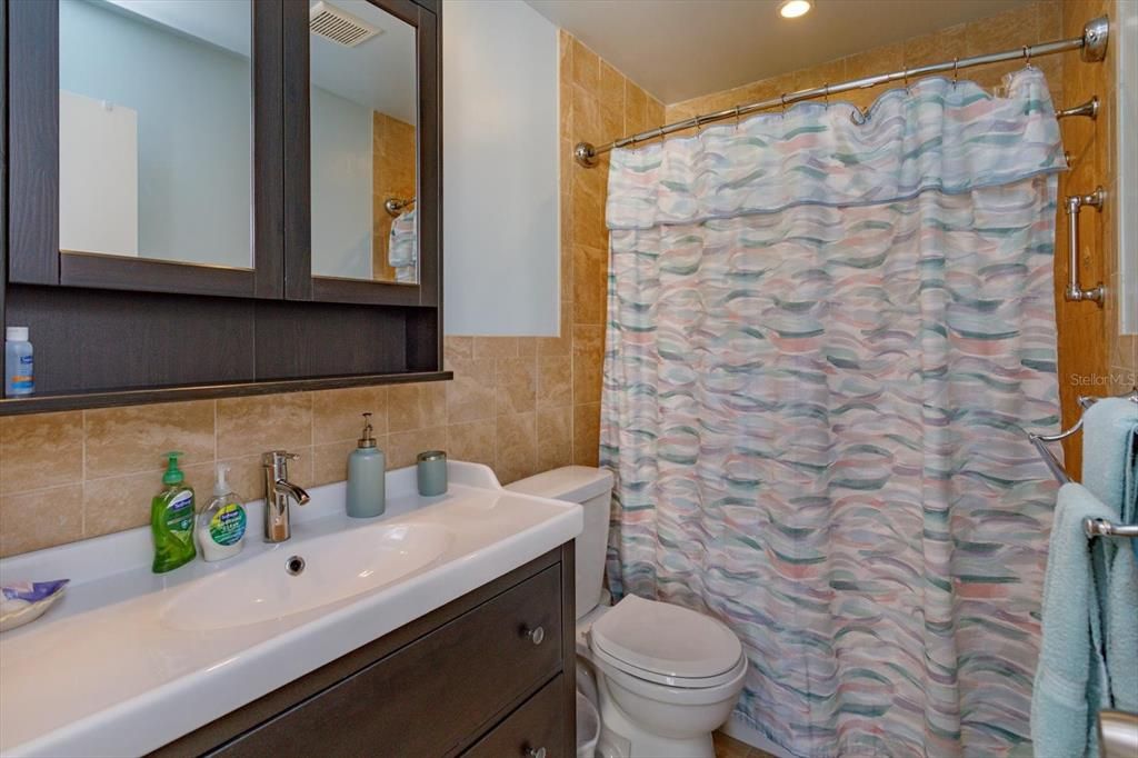 На продажу: $350,000 (3 спален, 2 ванн, 1300 Квадратных фут)