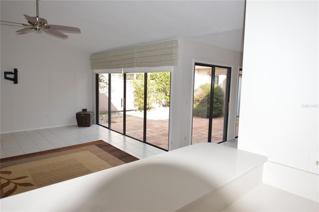 На продажу: $350,000 (3 спален, 2 ванн, 1300 Квадратных фут)