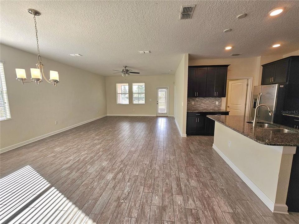 For Sale: $550,000 (4 beds, 3 baths, 2166 Square Feet)