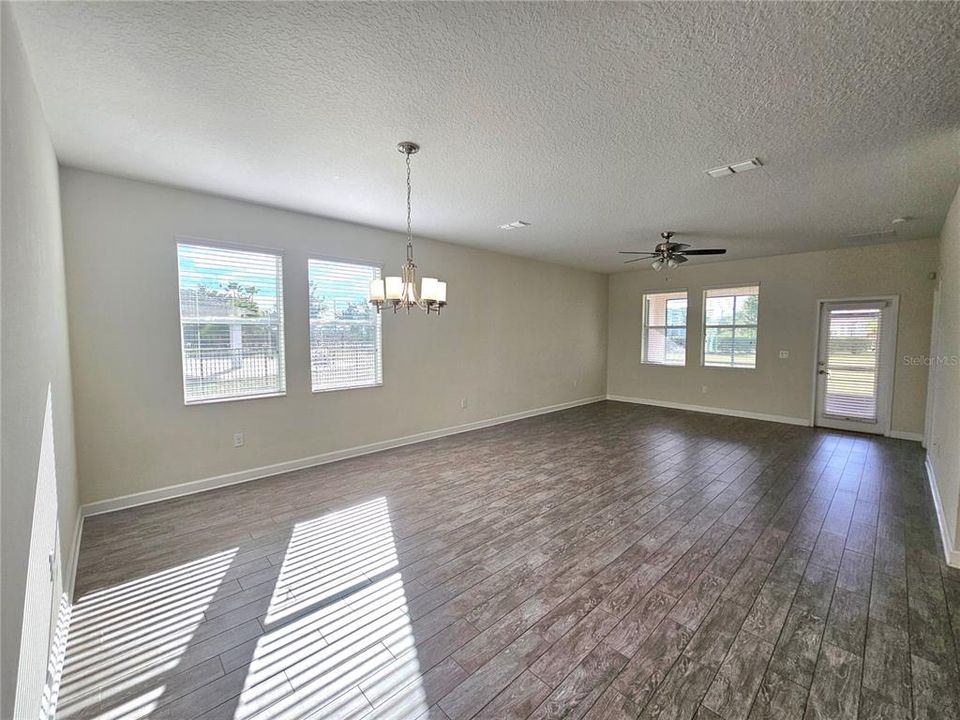 For Sale: $550,000 (4 beds, 3 baths, 2166 Square Feet)