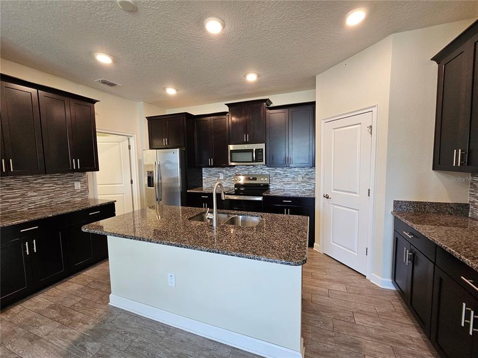 For Sale: $550,000 (4 beds, 3 baths, 2166 Square Feet)