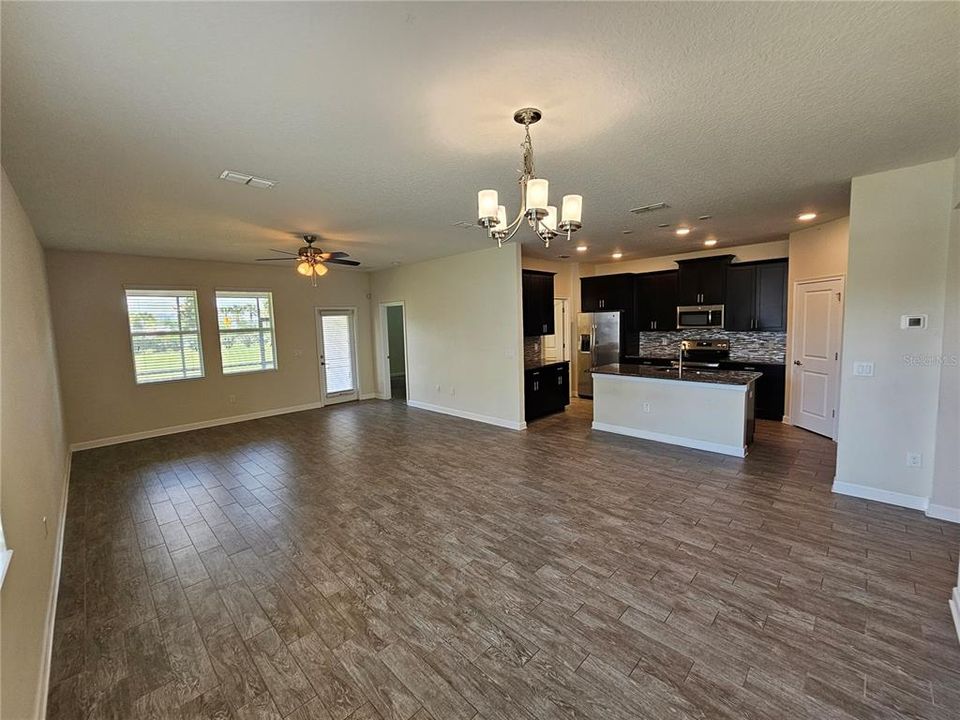 For Sale: $550,000 (4 beds, 3 baths, 2166 Square Feet)