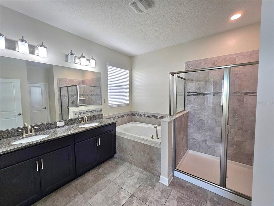 For Sale: $550,000 (4 beds, 3 baths, 2166 Square Feet)