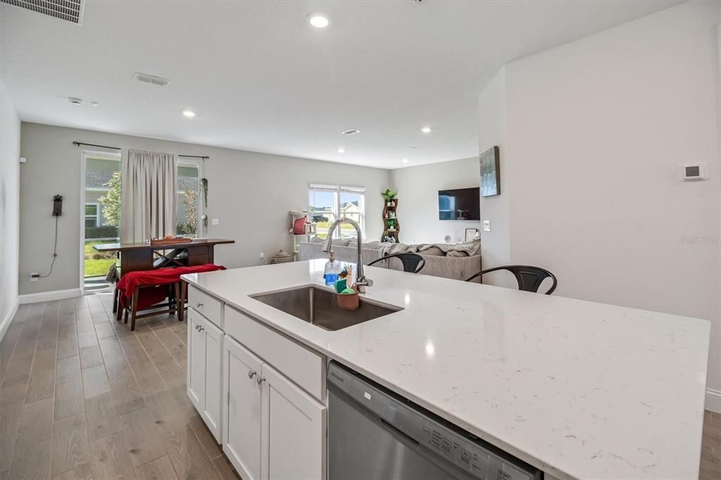 待售: $410,000 (3 贝兹, 2 浴室, 1548 平方英尺)