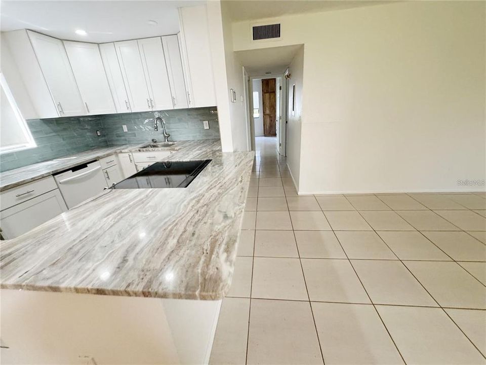 For Sale: $189,900 (2 beds, 2 baths, 906 Square Feet)