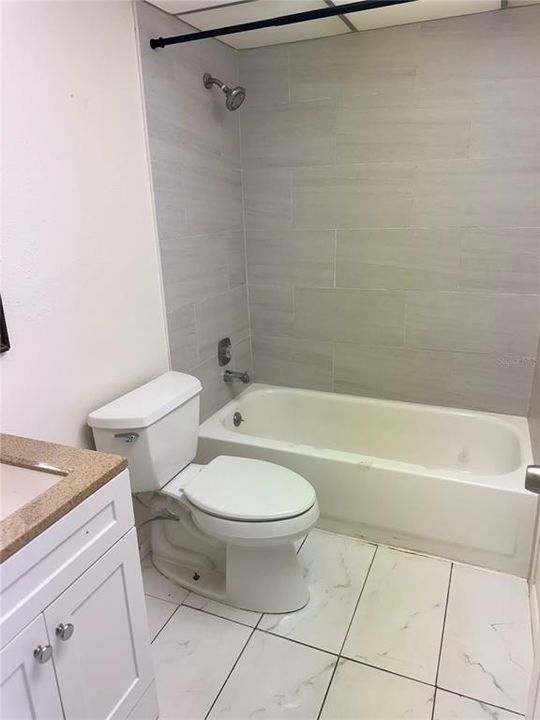 For Sale: $189,900 (2 beds, 2 baths, 906 Square Feet)