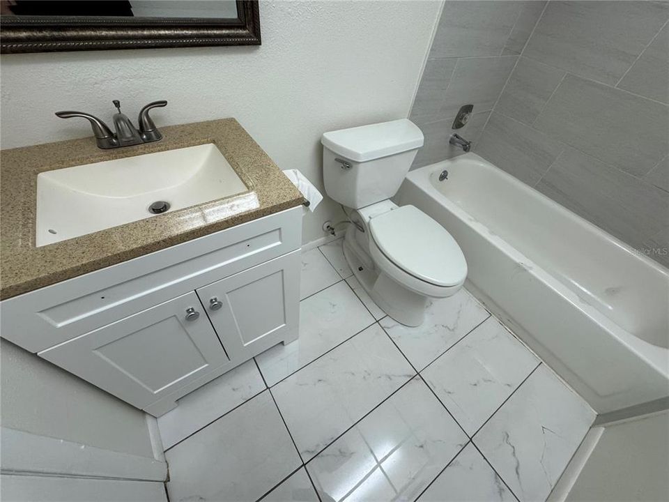 For Sale: $189,900 (2 beds, 2 baths, 906 Square Feet)