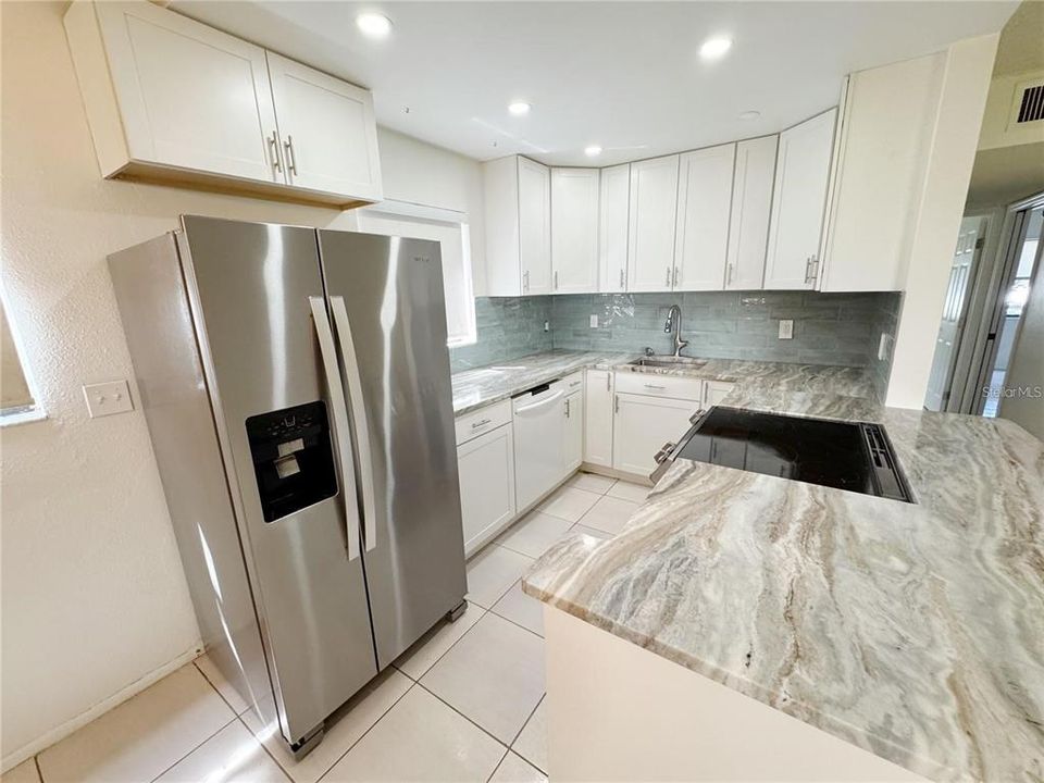 For Sale: $189,900 (2 beds, 2 baths, 906 Square Feet)