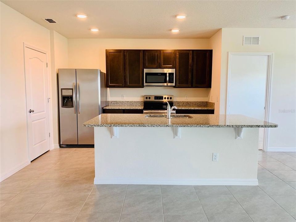 For Rent: $2,380 (3 beds, 2 baths, 1672 Square Feet)