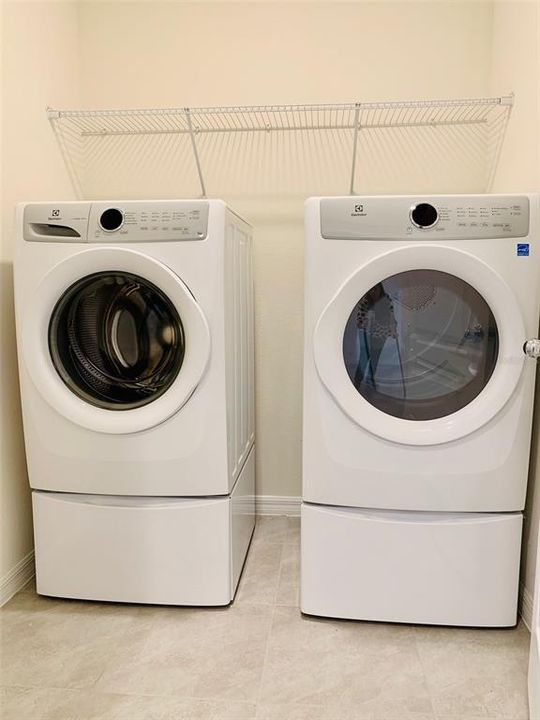 For Rent: $2,380 (3 beds, 2 baths, 1672 Square Feet)