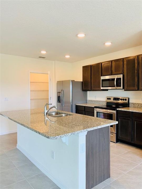 For Rent: $2,380 (3 beds, 2 baths, 1672 Square Feet)