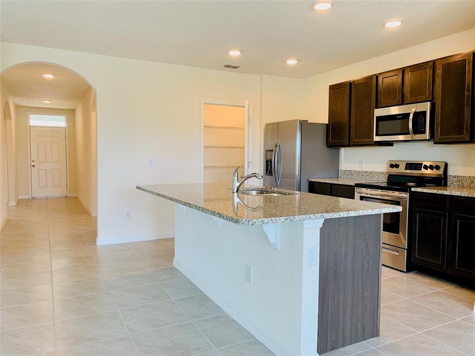 For Rent: $2,380 (3 beds, 2 baths, 1672 Square Feet)