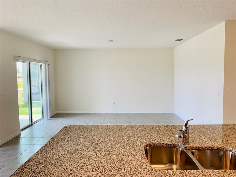 For Rent: $2,380 (3 beds, 2 baths, 1672 Square Feet)