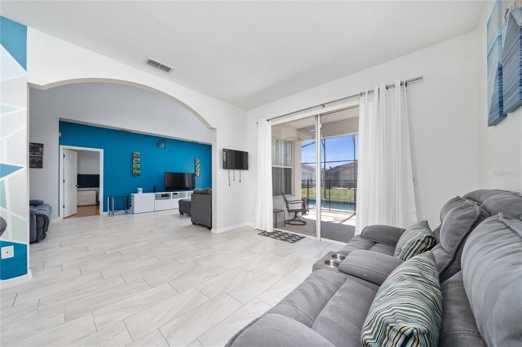 For Sale: $560,000 (5 beds, 3 baths, 2268 Square Feet)