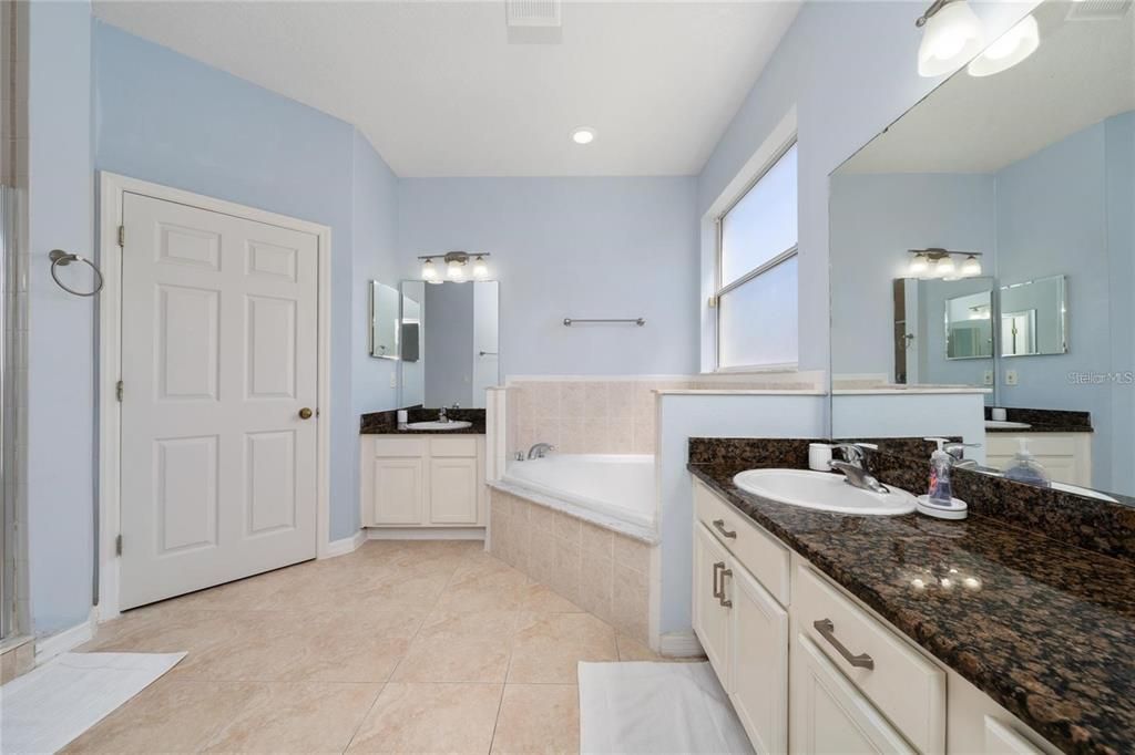 For Sale: $560,000 (5 beds, 3 baths, 2268 Square Feet)