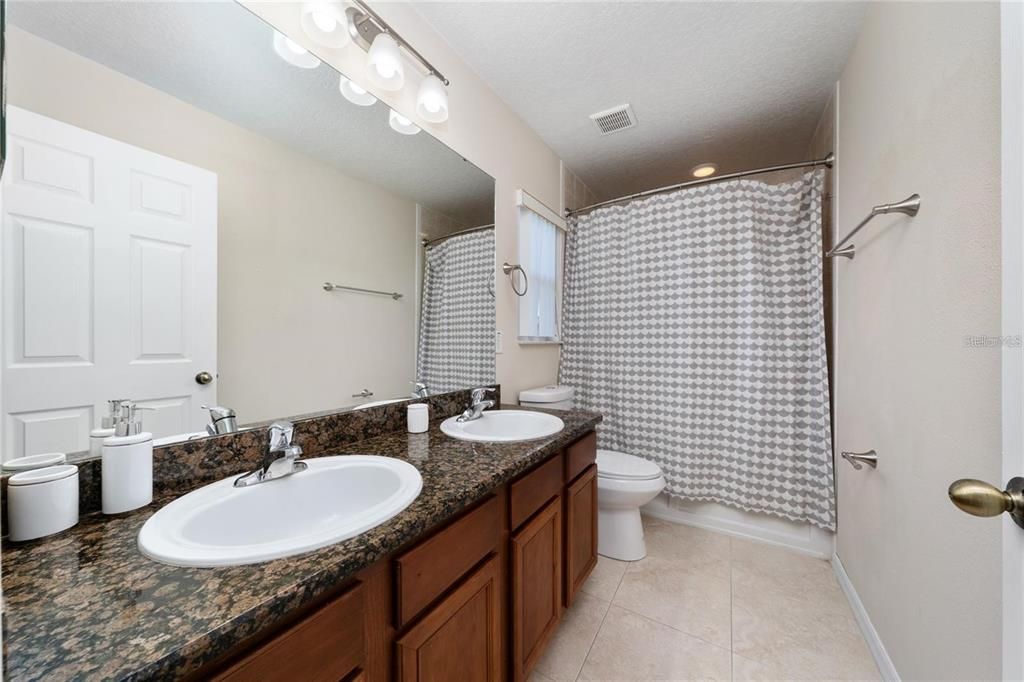 For Sale: $560,000 (5 beds, 3 baths, 2268 Square Feet)