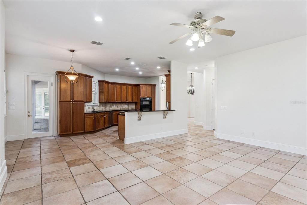 出租: $5,650 (5 贝兹, 5 浴室, 3845 平方英尺)