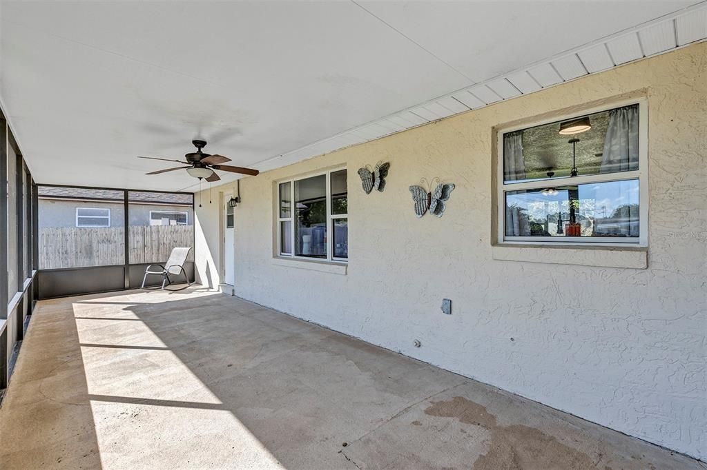 Activo con contrato: $389,900 (4 camas, 2 baños, 1636 Pies cuadrados)