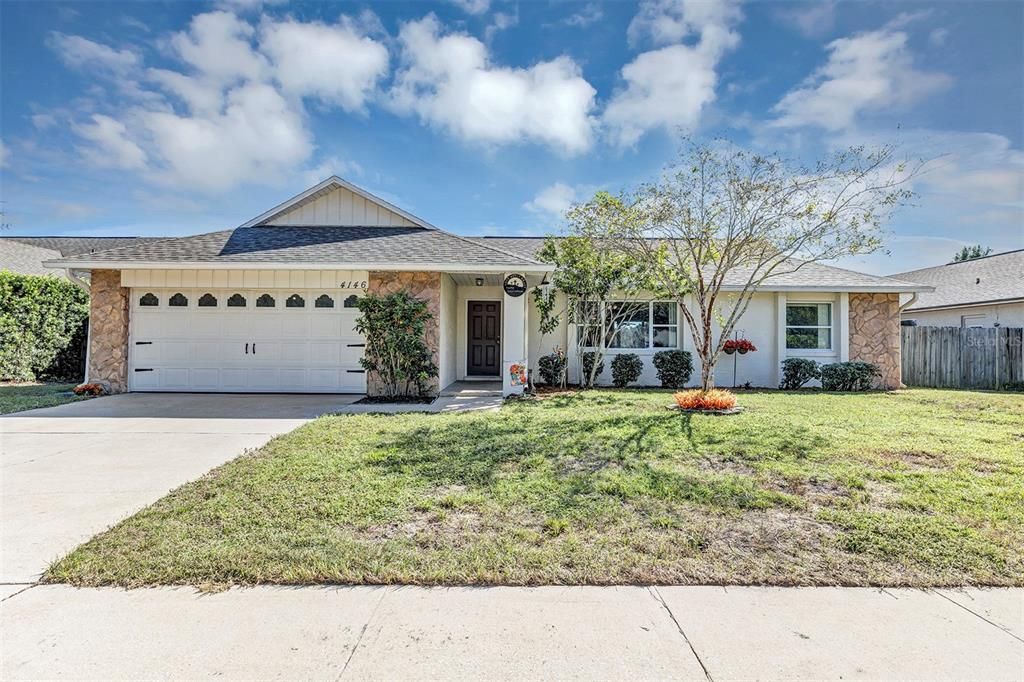 Activo con contrato: $389,900 (4 camas, 2 baños, 1636 Pies cuadrados)