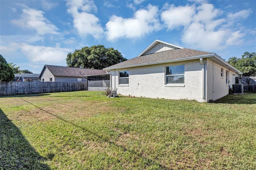 Activo con contrato: $389,900 (4 camas, 2 baños, 1636 Pies cuadrados)