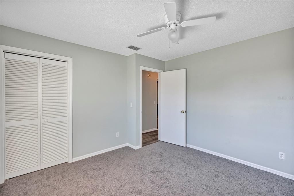 Activo con contrato: $389,900 (4 camas, 2 baños, 1636 Pies cuadrados)