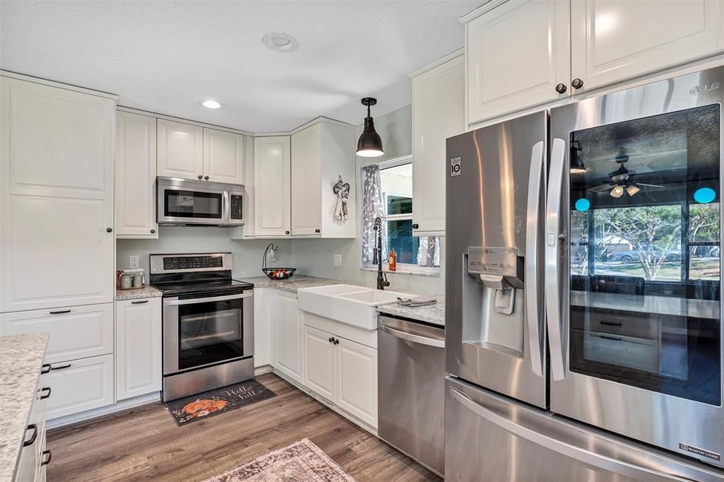 Activo con contrato: $389,900 (4 camas, 2 baños, 1636 Pies cuadrados)