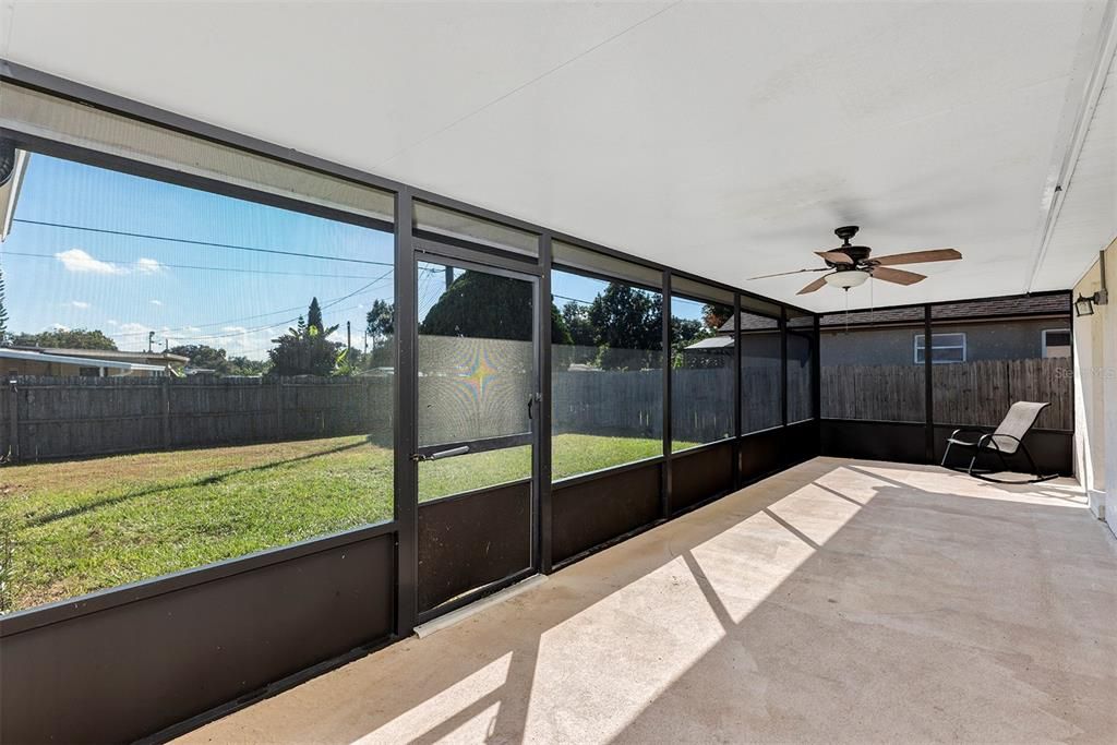 Activo con contrato: $389,900 (4 camas, 2 baños, 1636 Pies cuadrados)