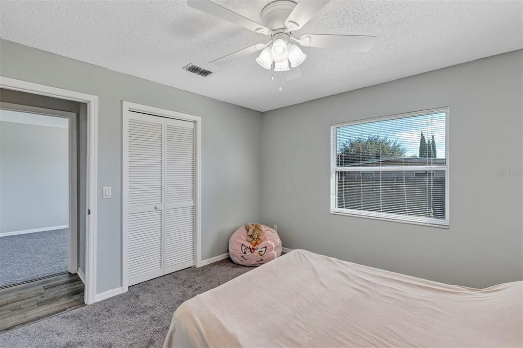 Activo con contrato: $389,900 (4 camas, 2 baños, 1636 Pies cuadrados)