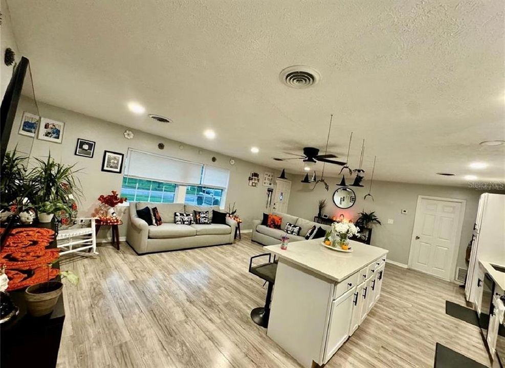 На продажу: $400,000 (3 спален, 2 ванн, 1350 Квадратных фут)