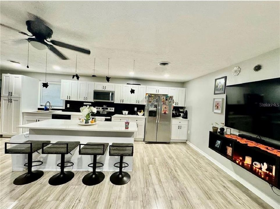 На продажу: $400,000 (3 спален, 2 ванн, 1350 Квадратных фут)