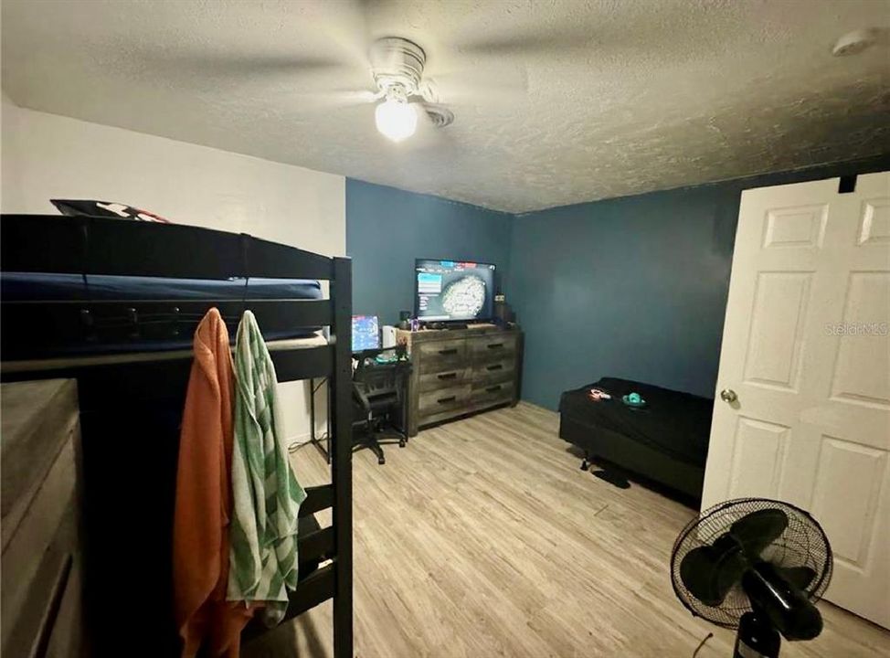 На продажу: $400,000 (3 спален, 2 ванн, 1350 Квадратных фут)