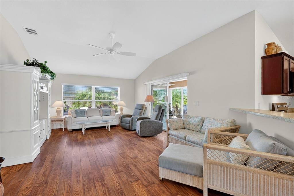 Active With Contract: $425,000 (3 beds, 2 baths, 1635 Square Feet)