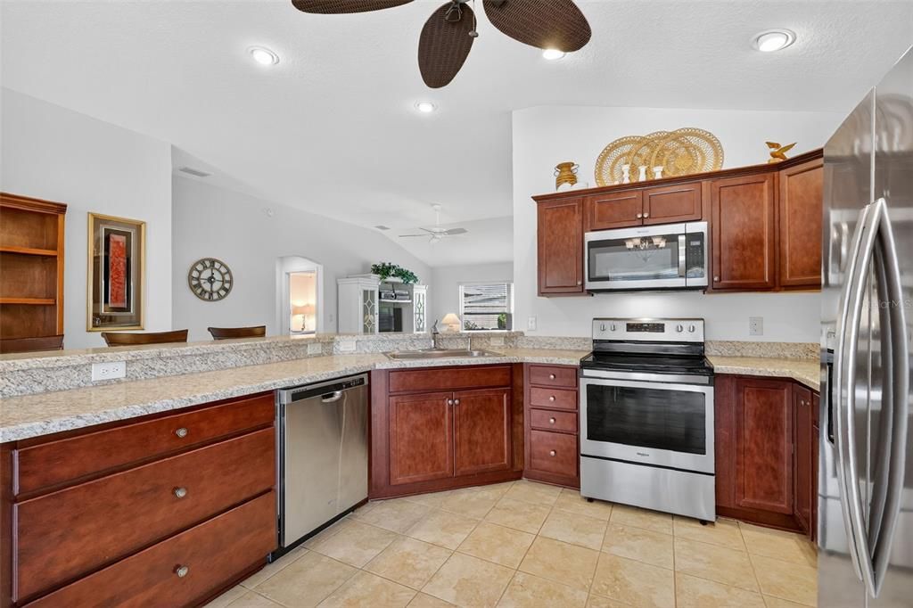 Active With Contract: $425,000 (3 beds, 2 baths, 1635 Square Feet)