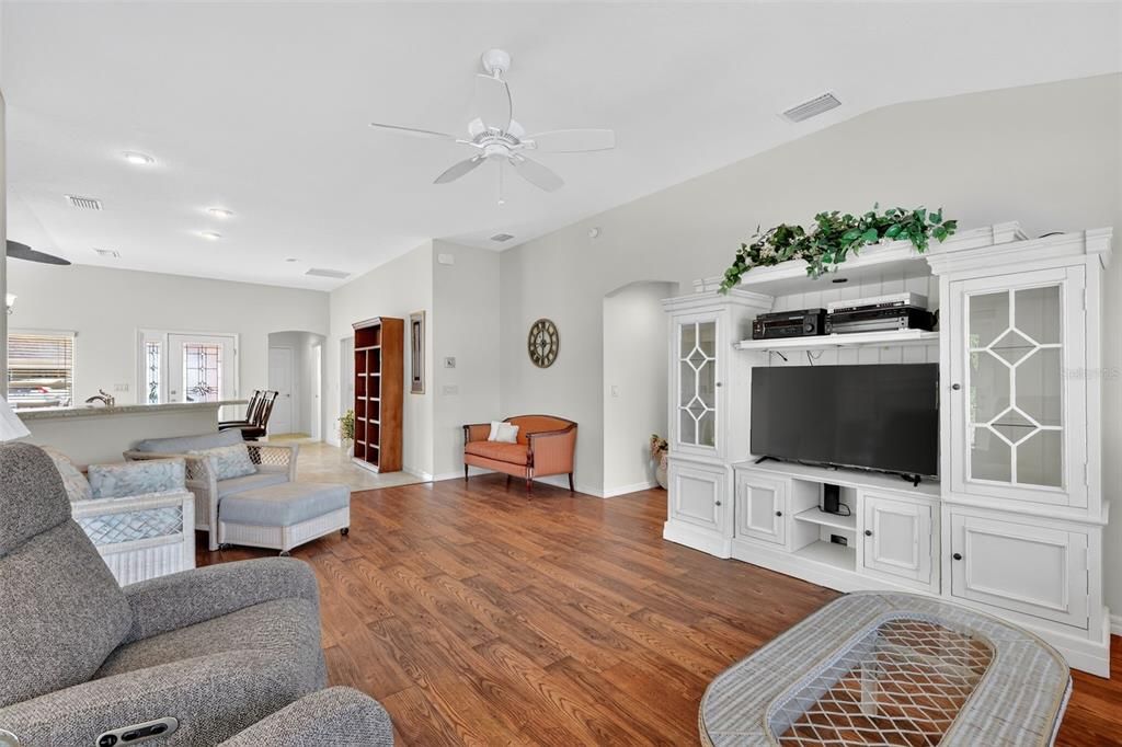 Active With Contract: $425,000 (3 beds, 2 baths, 1635 Square Feet)